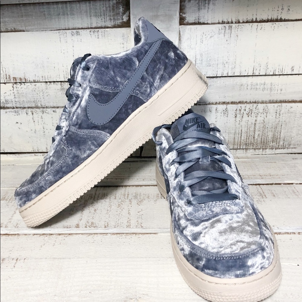 Nike Air Force 1 LV8 Velvet
